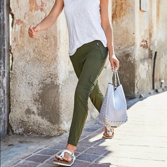 athleta chelsea cargo pant